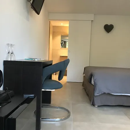 Aparthotel Les Cigales 3*